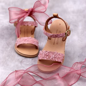 Με αποσπώμενη διακόσμηση