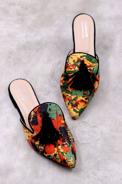 7787 Clio Γυναικεία μυτερά mules με καμβά, επένδυση δέρμα και καστόρινη φούντα.